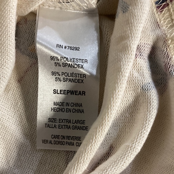 NWT ISLE OF SLEEP SLEEPWEAR SET. LONG SLEEVE TOP AND SHORTS IN XL. - Picture 3 of 4